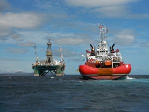 Leiv Eiriksson with Support Vessel2 for articles