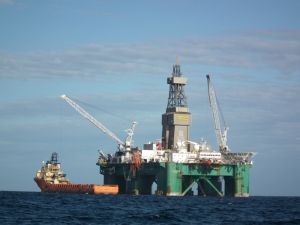 Leiv Eiriksson with Support Vessel for articles